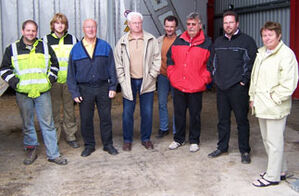 Wolfgang Reihl (links) und die Teilnehmer aus dem AK Wirtschaft