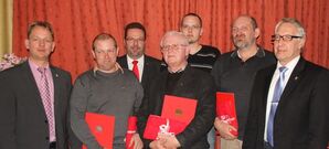 Erinnerungsfoto mit den vier Jubilaren Wolfgang Köll, Jürgen Hasenkopf, Ottmar Klaubert und Helmut Häcker