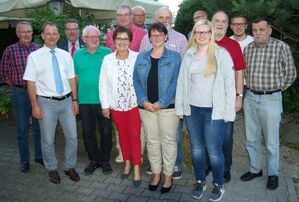 Die neue Vorstandschaft zusammen mit den Vertretern der benachbarten Ortsvereine.