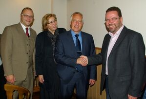 Herzliche Gratulation! Stefan Klaubert, Petra Ernstberger, Stefan Göcking und Hans-Jürgen Wohlrab nach der Wahl.