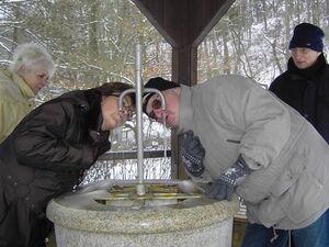 Platz 1 im Synchrontrinken am Sauerbrunnen ging an Regina Lüftner und Berndt Amann.